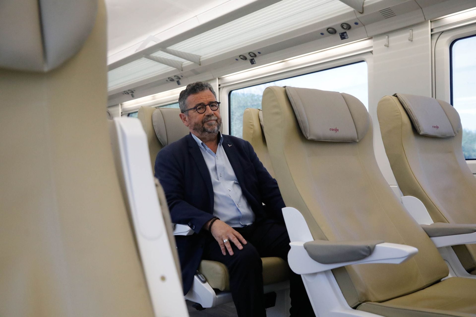 Así llegó el primer servicio del tren Alvia de Madrid a Avilés