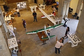 Exposición del Círculo Aeronáutico José Fernández Duro en la Colegiata de San Juan Bautista.