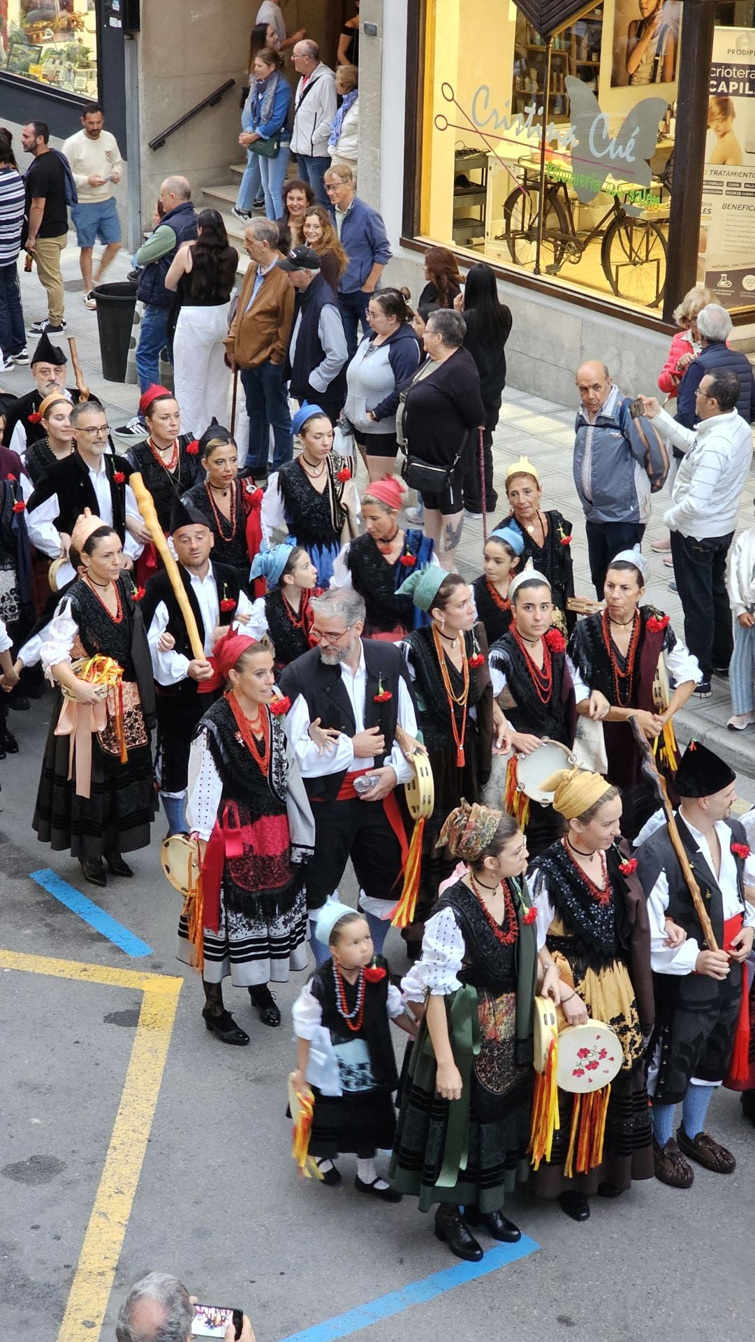 El triunfo de los claveles en Llanes