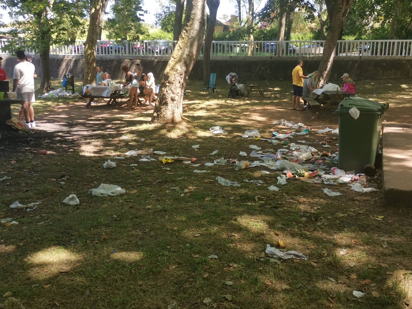 Perlora llena de basura