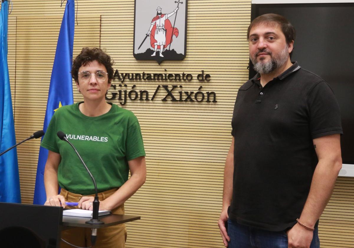 Noelia Ordieres y Xosé Estrada durante la rueda de prensa.