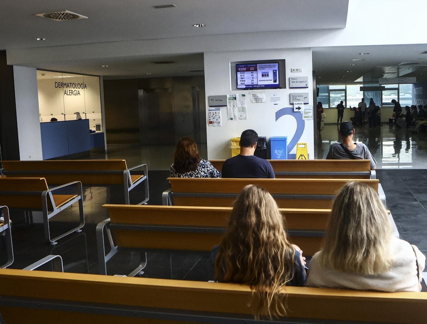 Sala de espera de Dermatología, en el edificio de consultas externas del HUCA.