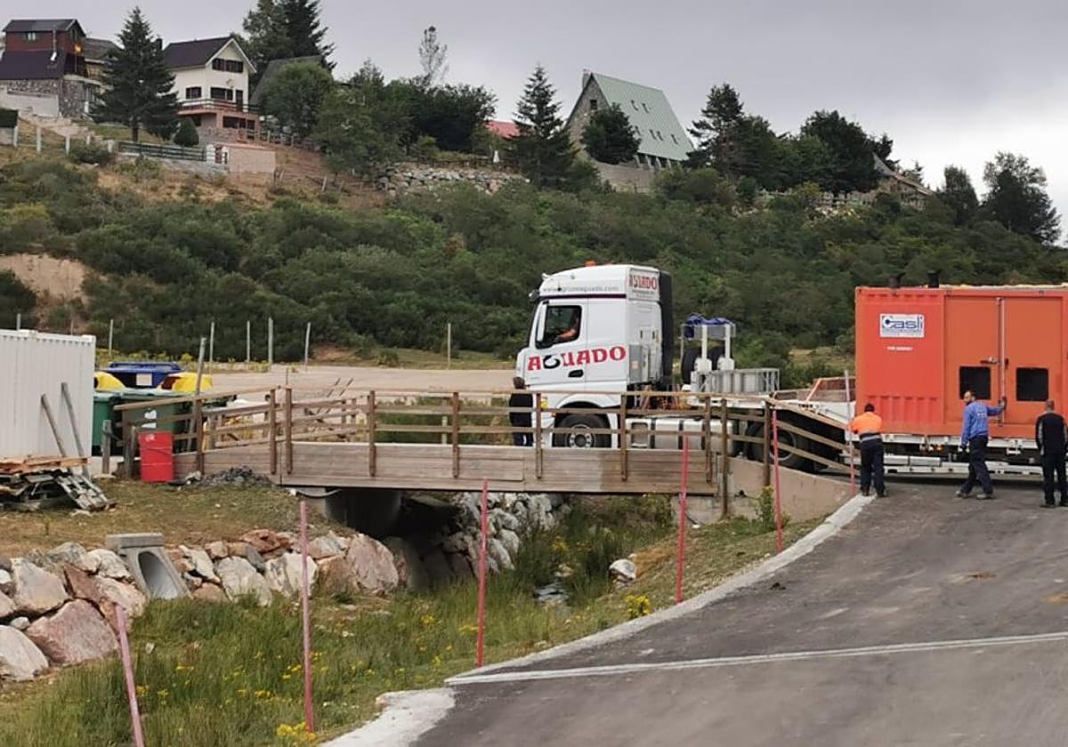 Traslado de uno de los generadores de Fuentes de Invierno.