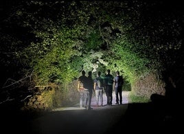 Saliendo de un pequeño pueblo de Sobrescobio, los participantes de estas rutas nocturnas se adentrarán en la oscuridad del bosque para descubrir las especies que habitan la noche boscosa del Parque Natural de Redes