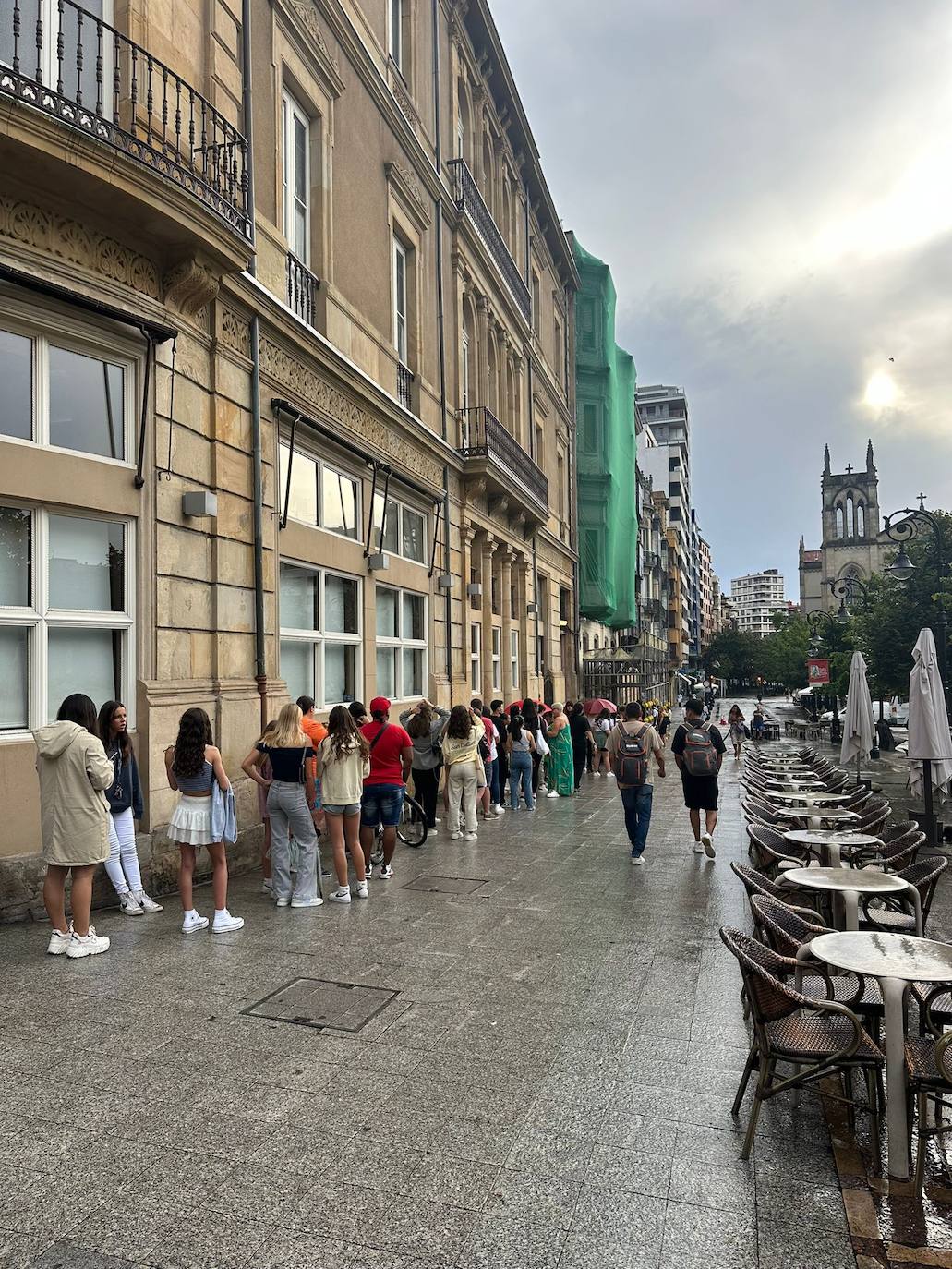 Furor en Gijón por la apertura de Starbucks