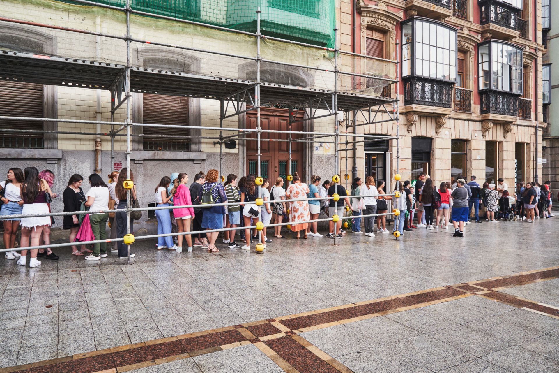 Furor en Gijón por la apertura de Starbucks