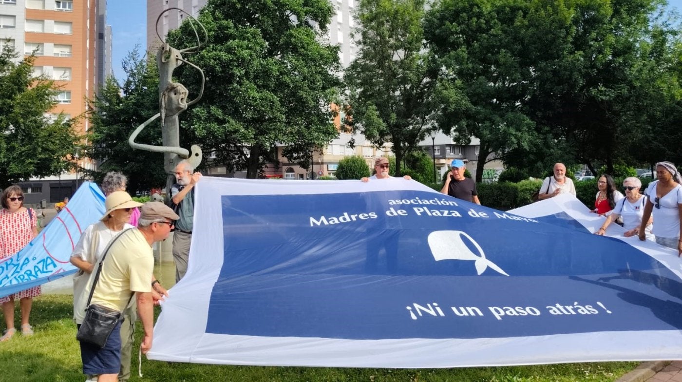 Gijón, en solidaridad con la Universidad de las Madres de la Plaza de Mayo