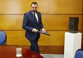 Adrián Barbón, en el Consejo de Gobierno celebrado este viernes, su primera cita agendada tras sus vacaciones.