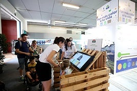 Pantalla táctil para ‘sacar’ productos reciclables fuera de la ‘bolsa negra’ de basura general.
