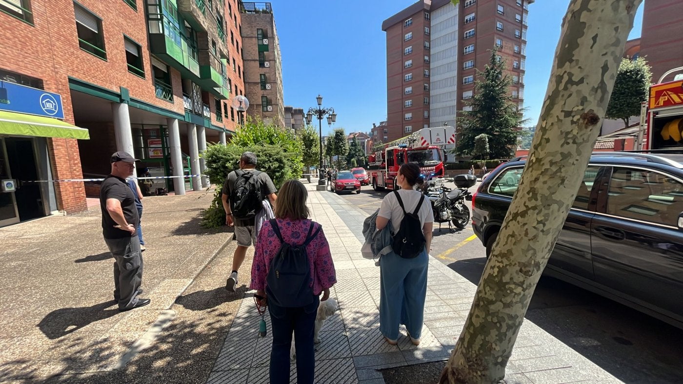 Parte de la acera permaneció cortada durante la actuación.