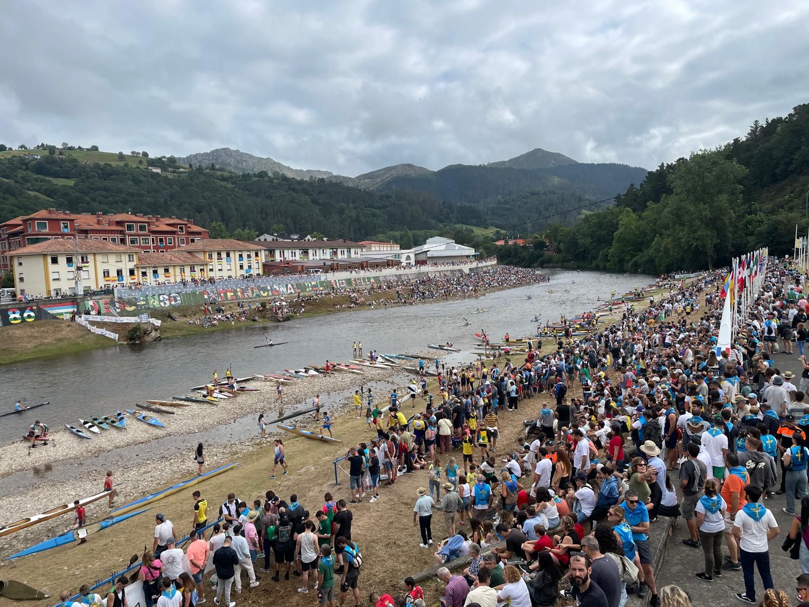 La Fiesta de les Piragües desborda Arriondas