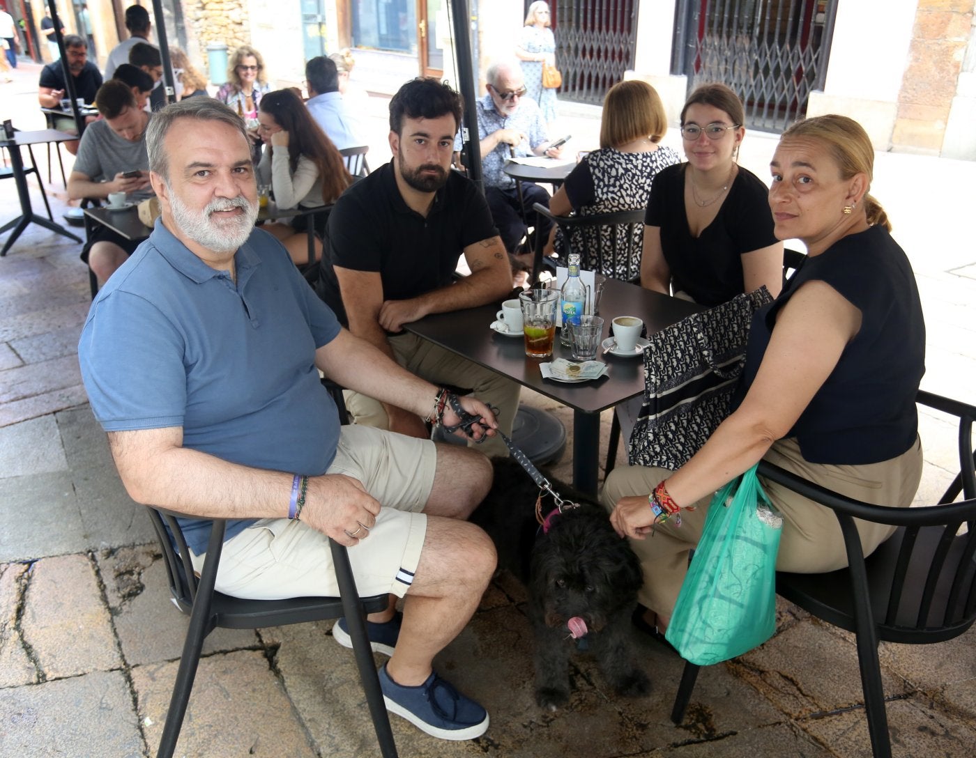 Javier Siñeriz padre e hijo, Ana Casado y Paula Lorenzo.