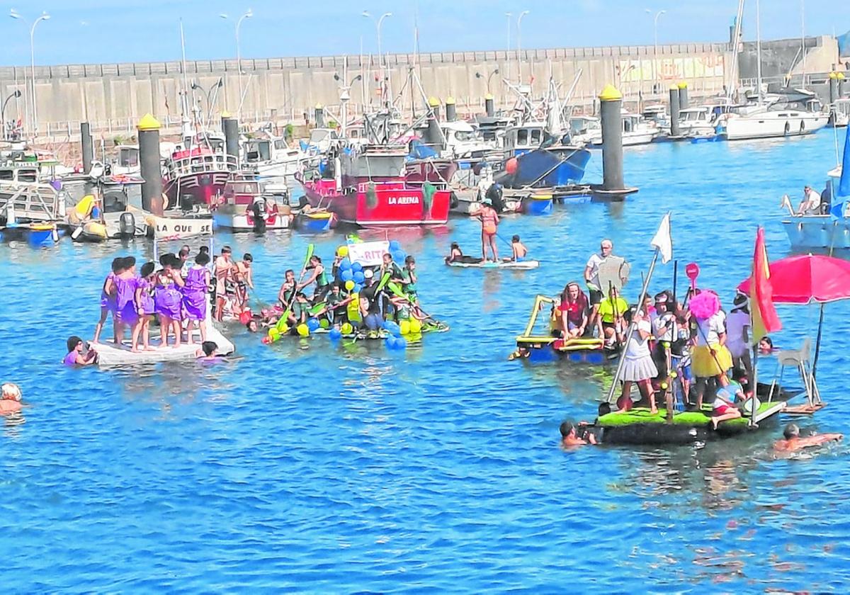 Los artefactos, ya en las aguas del Cantábrico.