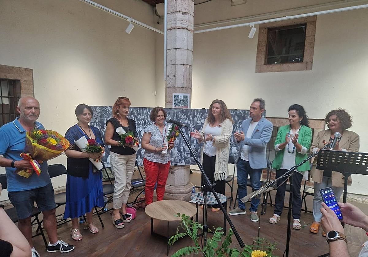 Los familiares de Santiago Sánchez Marinas y de Carlos Barredo, la concejala María José Miranda, el consejero Ovidio Zapico, la investigadora Lourdes Herrasti y la viceconsejera Beatriz González Prieto.