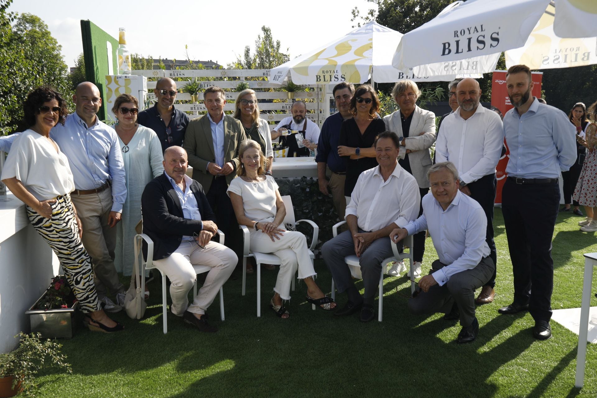Encuentro del sector turístico en el estand de Coca-Cola.