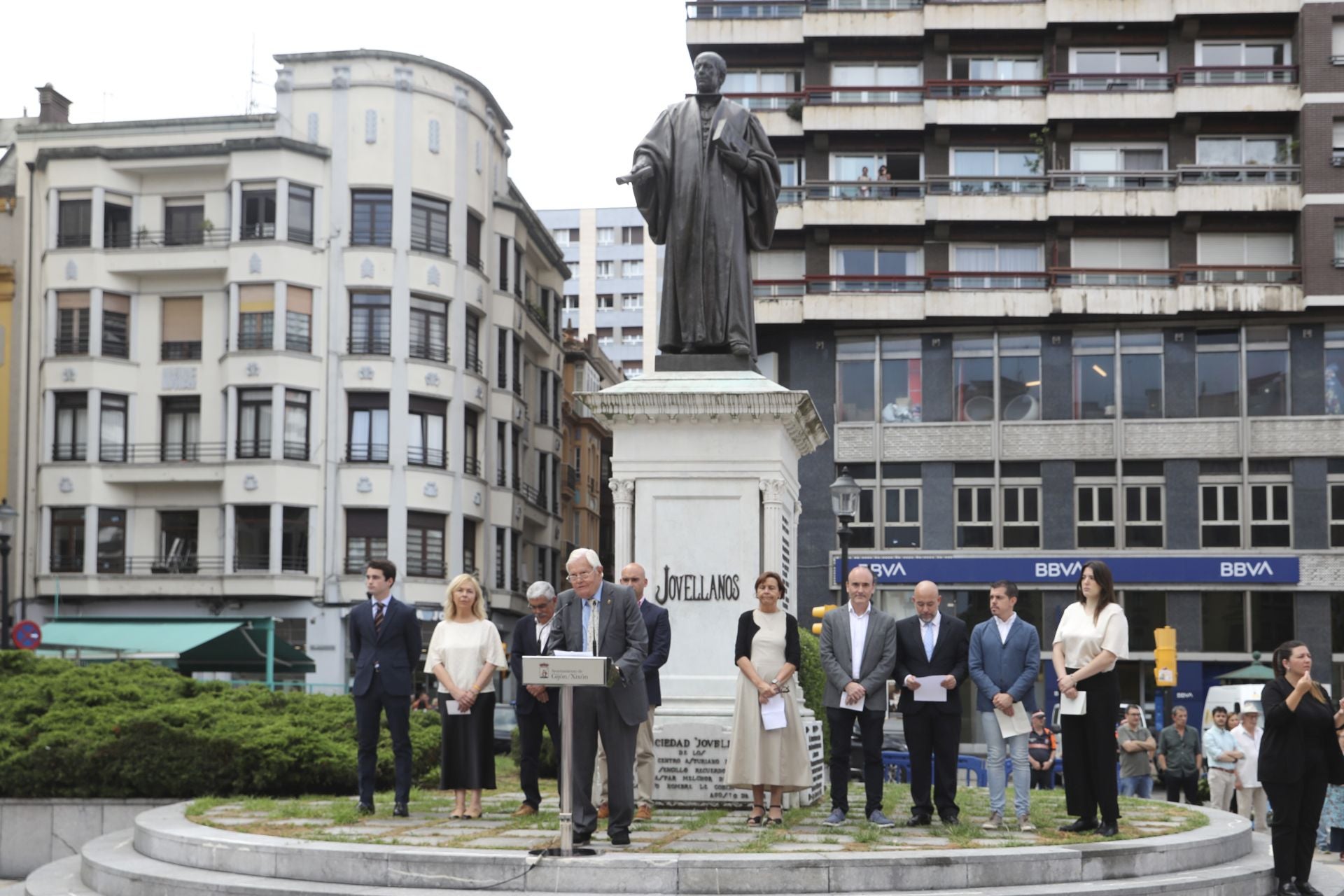 Homenaje y ofrenda floral a Jovellanos en Gijón