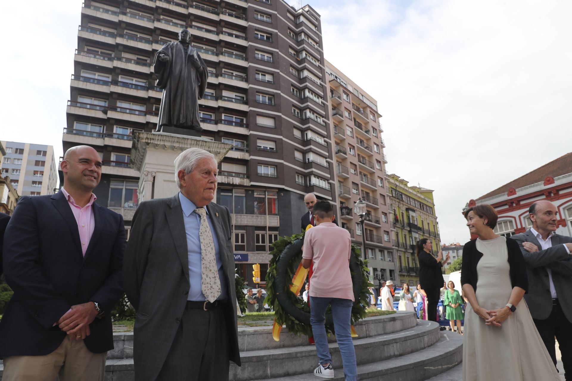 Homenaje y ofrenda floral a Jovellanos en Gijón