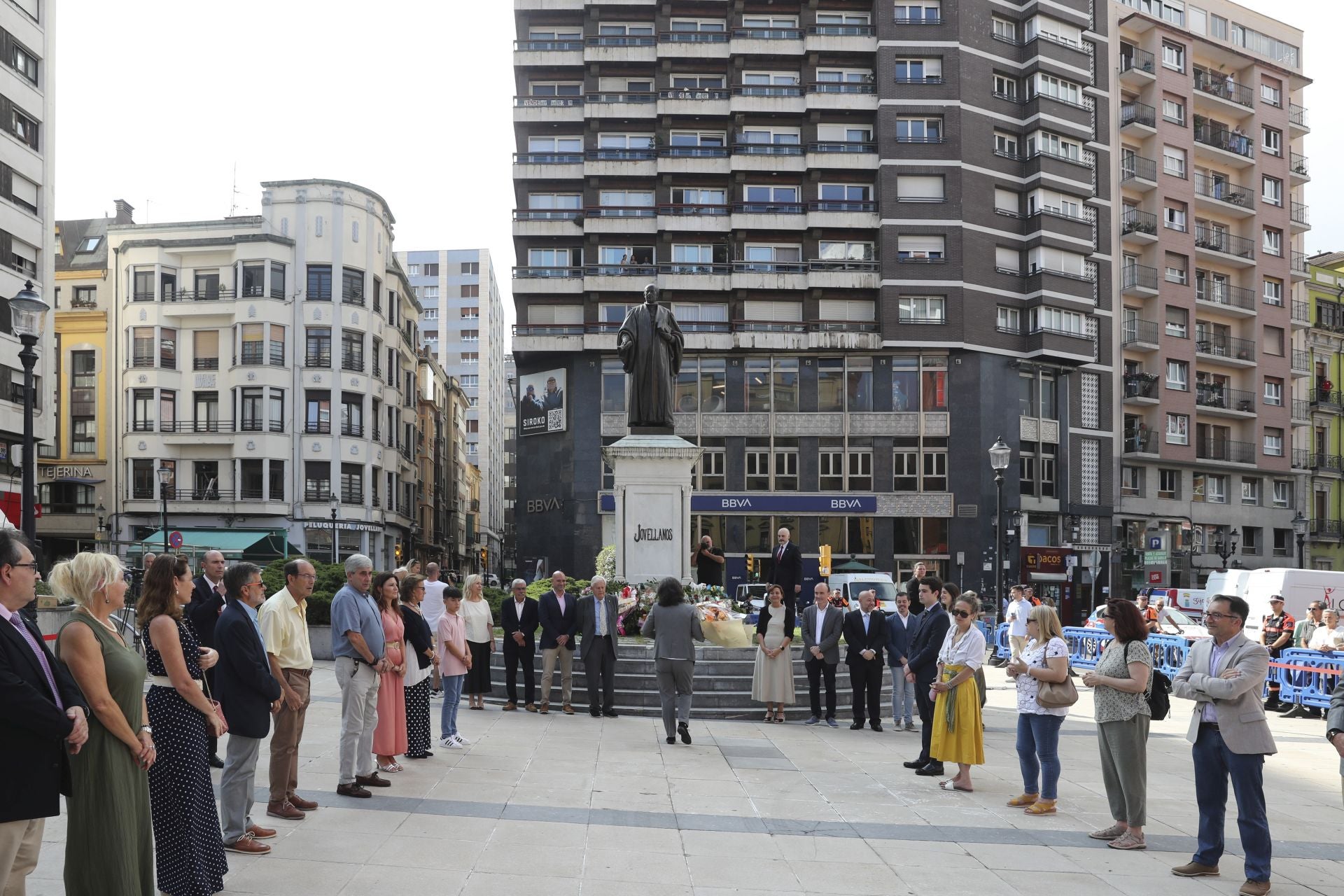 Homenaje y ofrenda floral a Jovellanos en Gijón