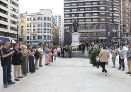 Homenaje y ofrenda floral a Jovellanos en Gijón.