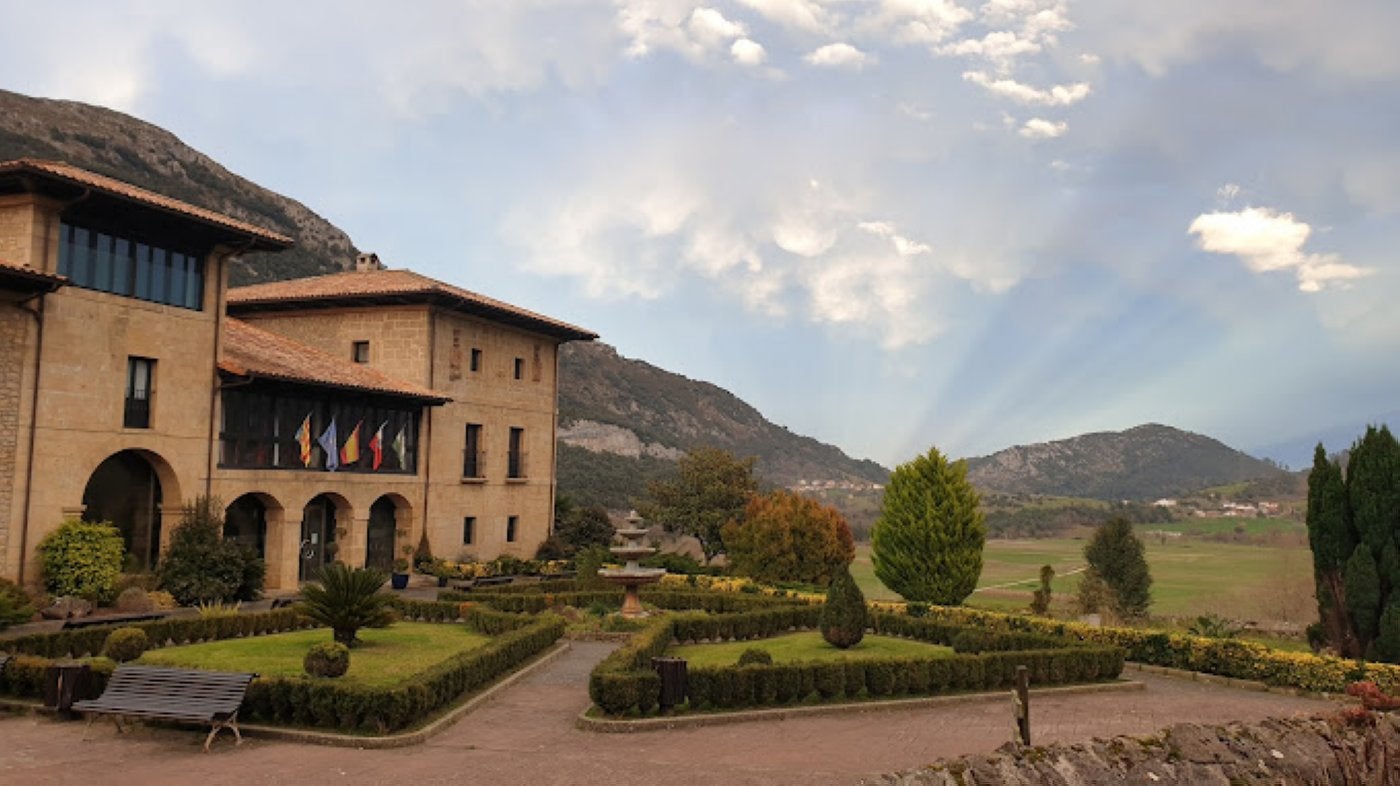 Hotel Palacio de Cimiano en Panes, Peñamellera Baja.