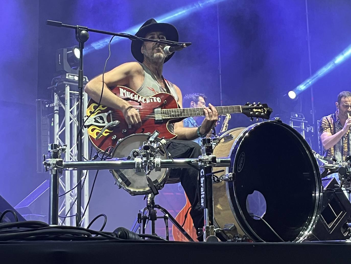 Enol y Muchachito Bombo Infierno triunfan en Gijón