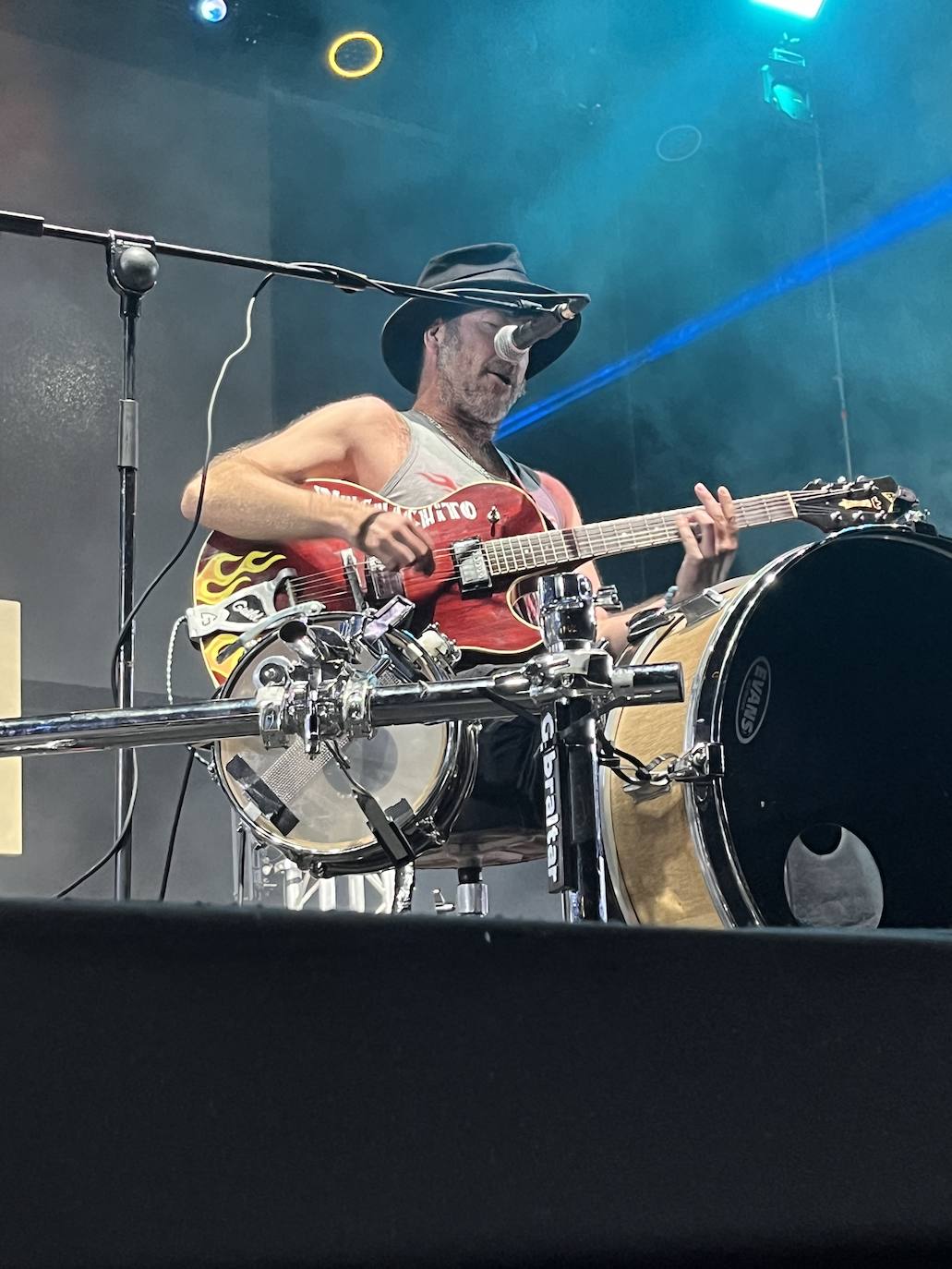 Enol y Muchachito Bombo Infierno triunfan en Gijón