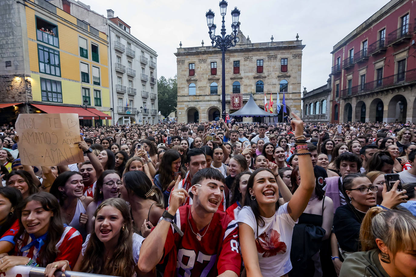 Enol y Muchachito Bombo Infierno triunfan en Gijón