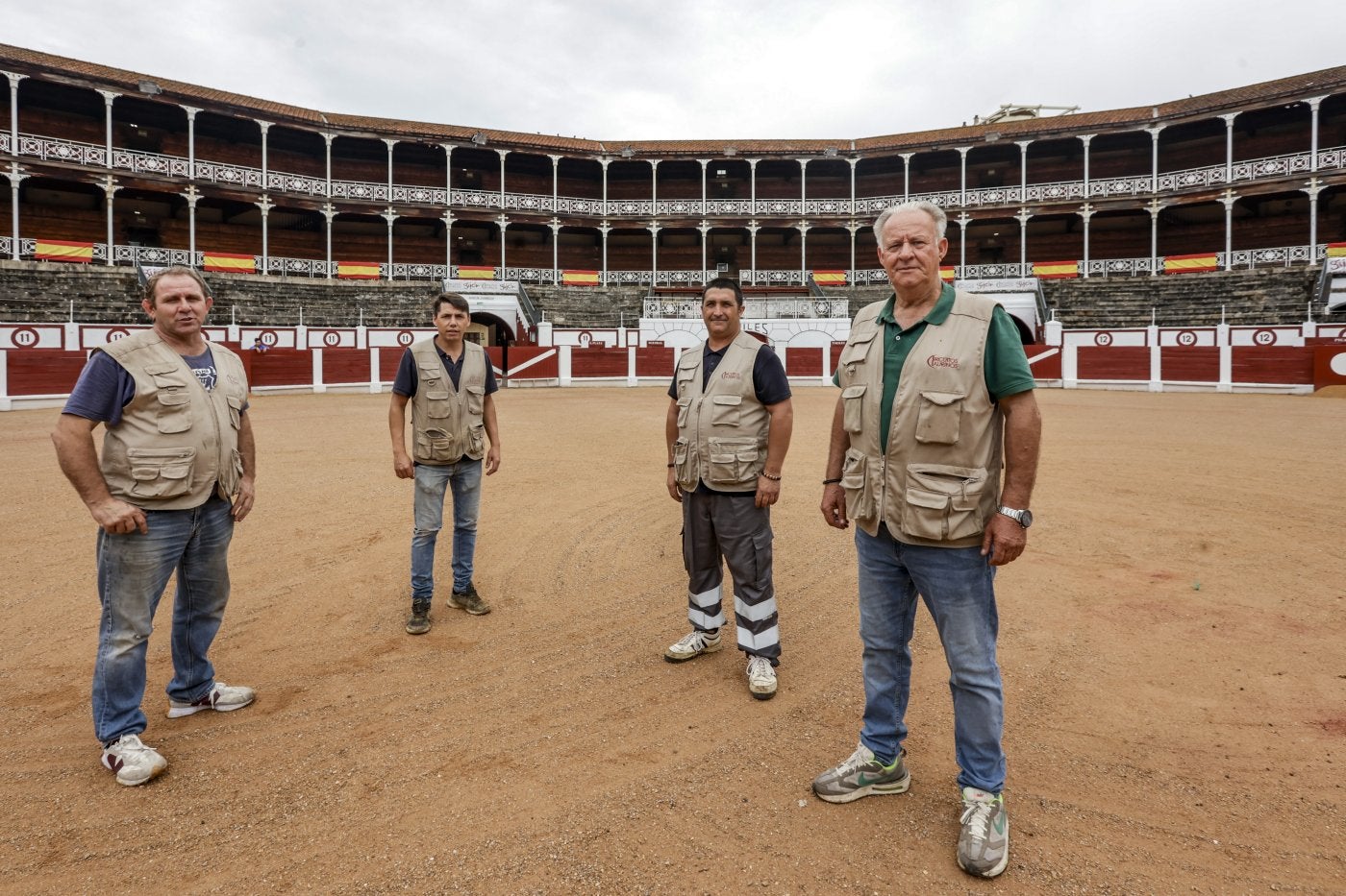 Fernando Humanes, Daniel Alija, David Huete y Julio de Llanos se encargan de que todo esté a punto para el inicio de la Feria.