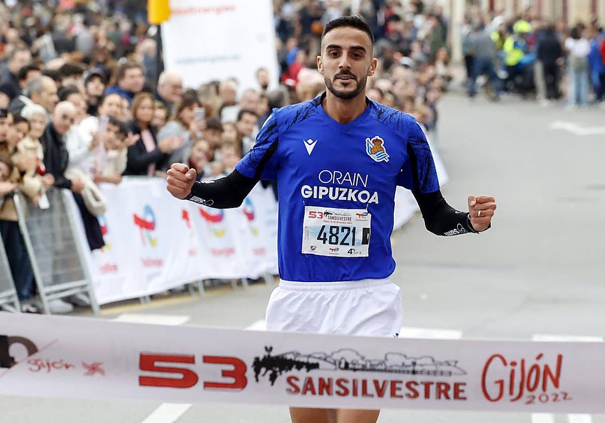 Moha Bakkali, en una de sus victorias en la San Silvestre de Gijón.