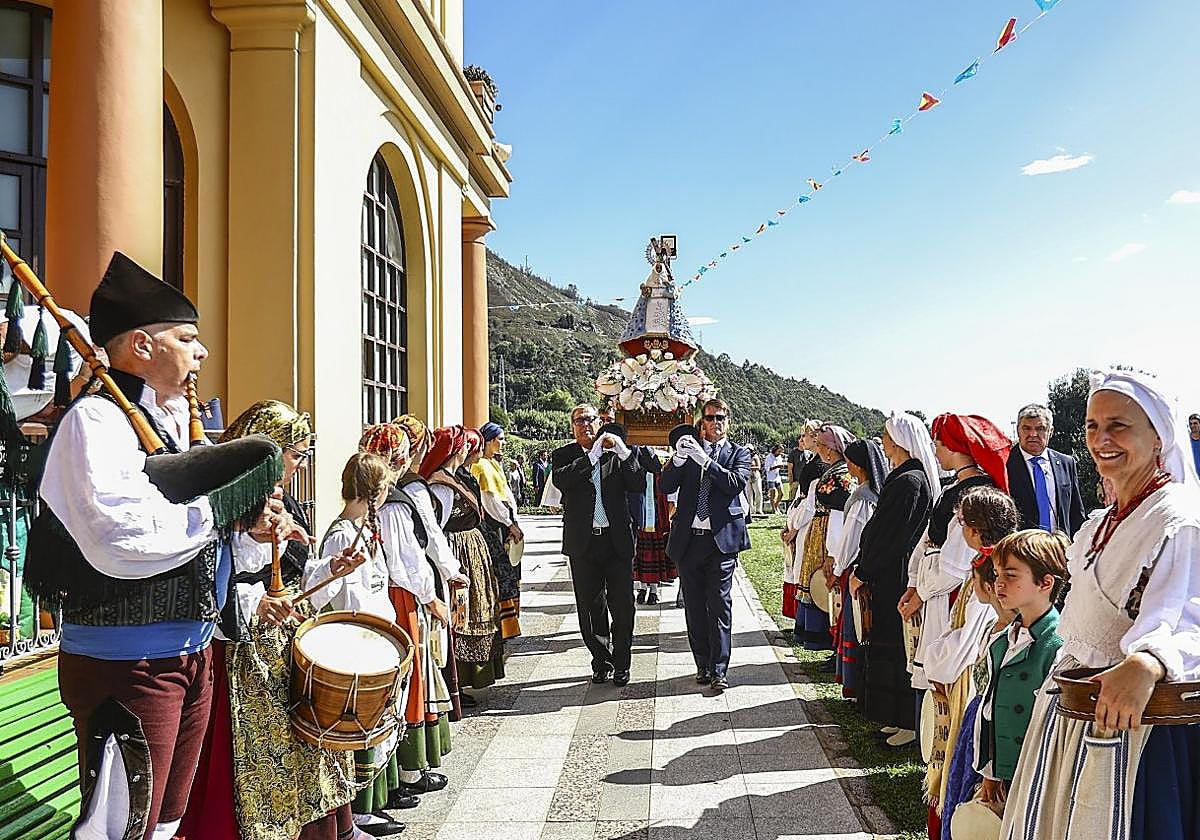 La procesión durante las fiestas del año pasado.