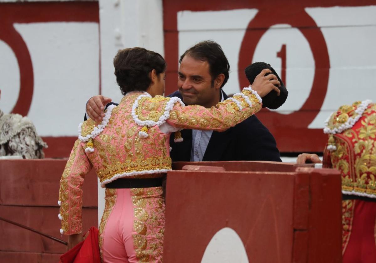 Manuel Román, el año pasado en El Bibio, brindó un novillo a Carlos Zúñiga.