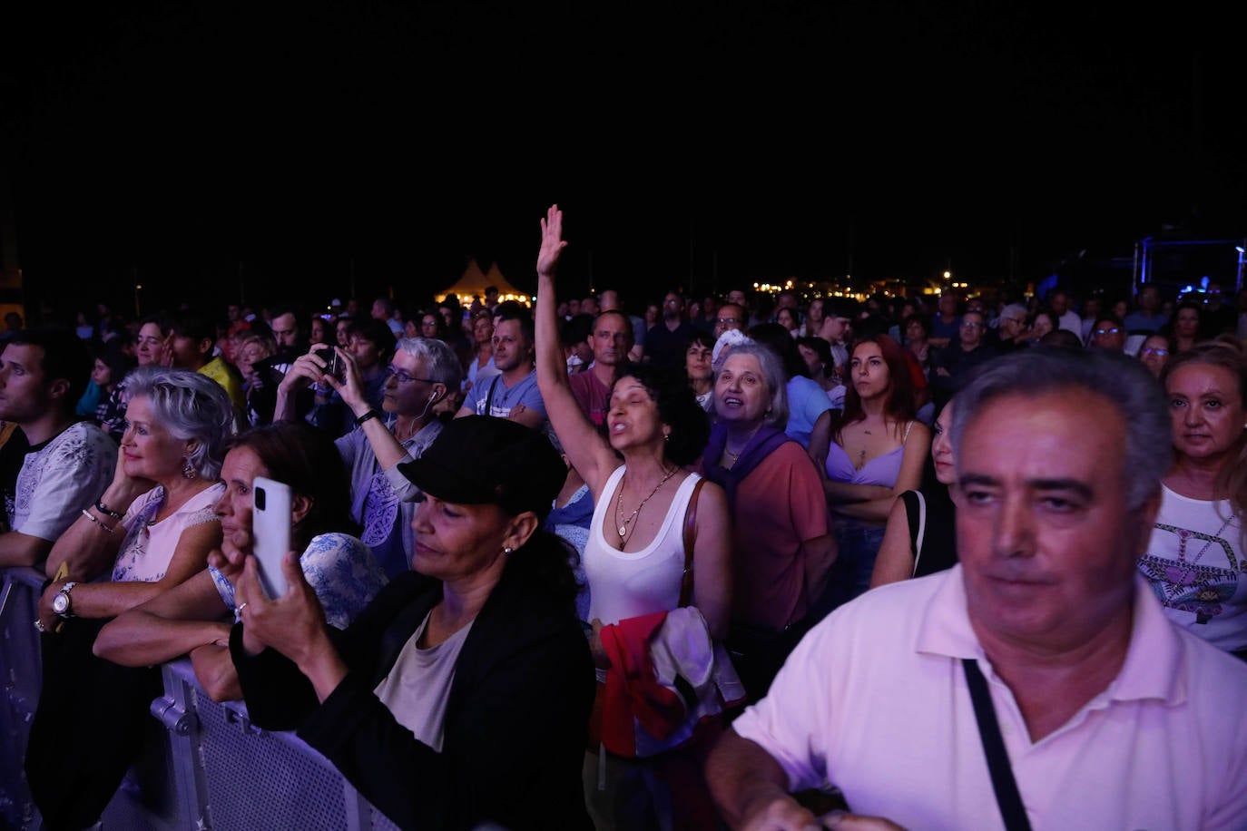 Una explosión de luz, música y color en la Noche de los Fuegos