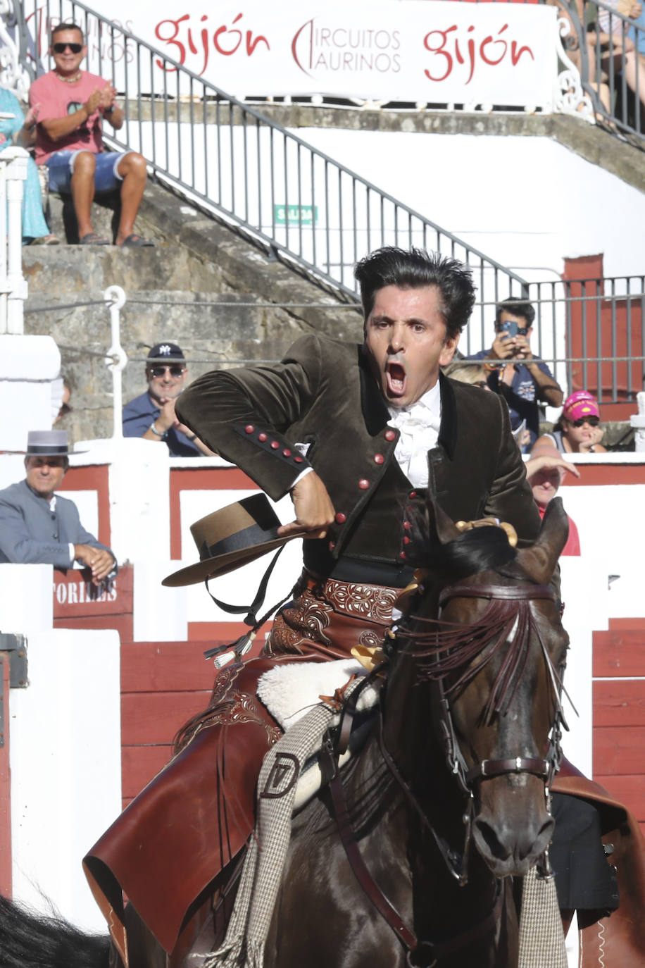 La primera tarde de toros en Gijón, en imágenes