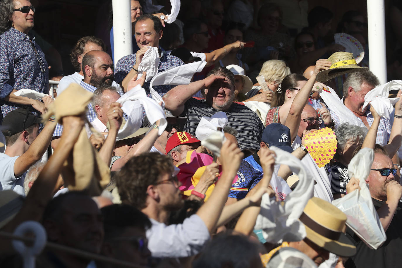 La primera tarde de toros en Gijón, en imágenes