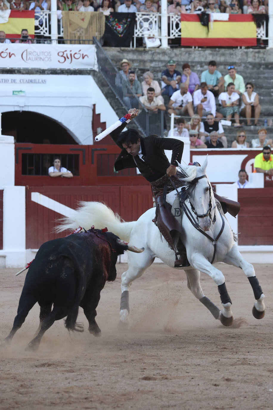 La primera tarde de toros en Gijón, en imágenes