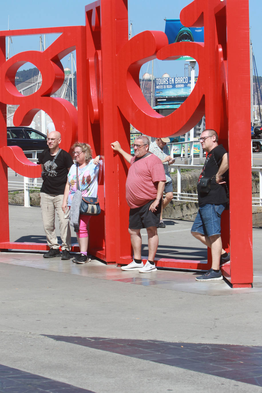 Gijón cuelga el cartel de &#039;lleno de turistas&#039;