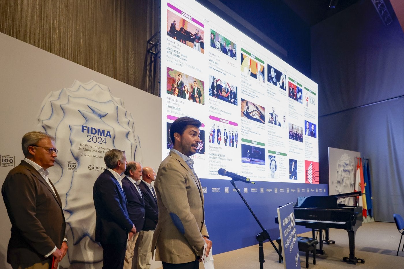 Antonio Hedrera presentó en la Fidma la temporada de la Sociedad Filarmónica de Gijón.