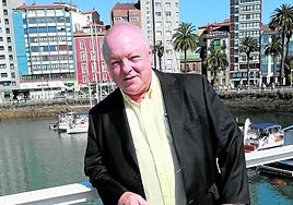 Ángel de la Fuente, esta semana, en el Puerto Deportivo de Gijón.