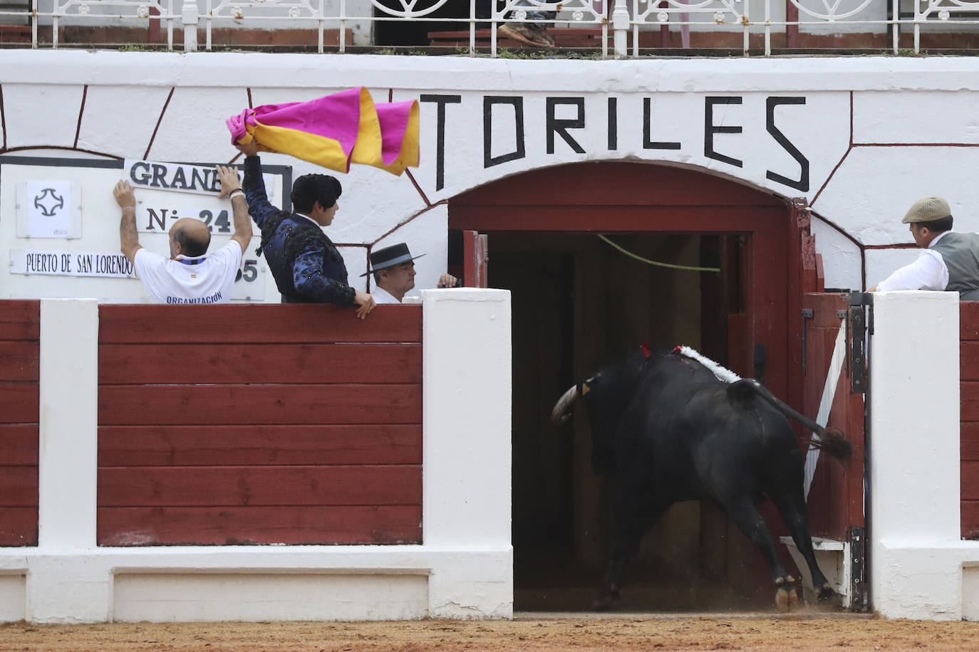 Tercera jornada de toros en Gijón