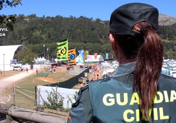 Una agente de la Guardia Civil, durante el dispositivo de seguridad del Aquasella.