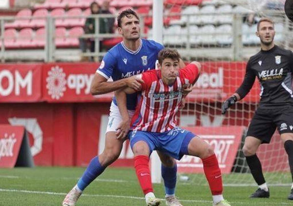 Javi Cueto, en una acción con el Algeciras.