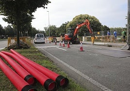 Primeros trabajos de renovación del colector de Peñafrancia en la avenida Justo del Castillo.