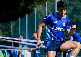 Santiago Colombatto, en uno de los ejercicios del entrenamiento de ayer.