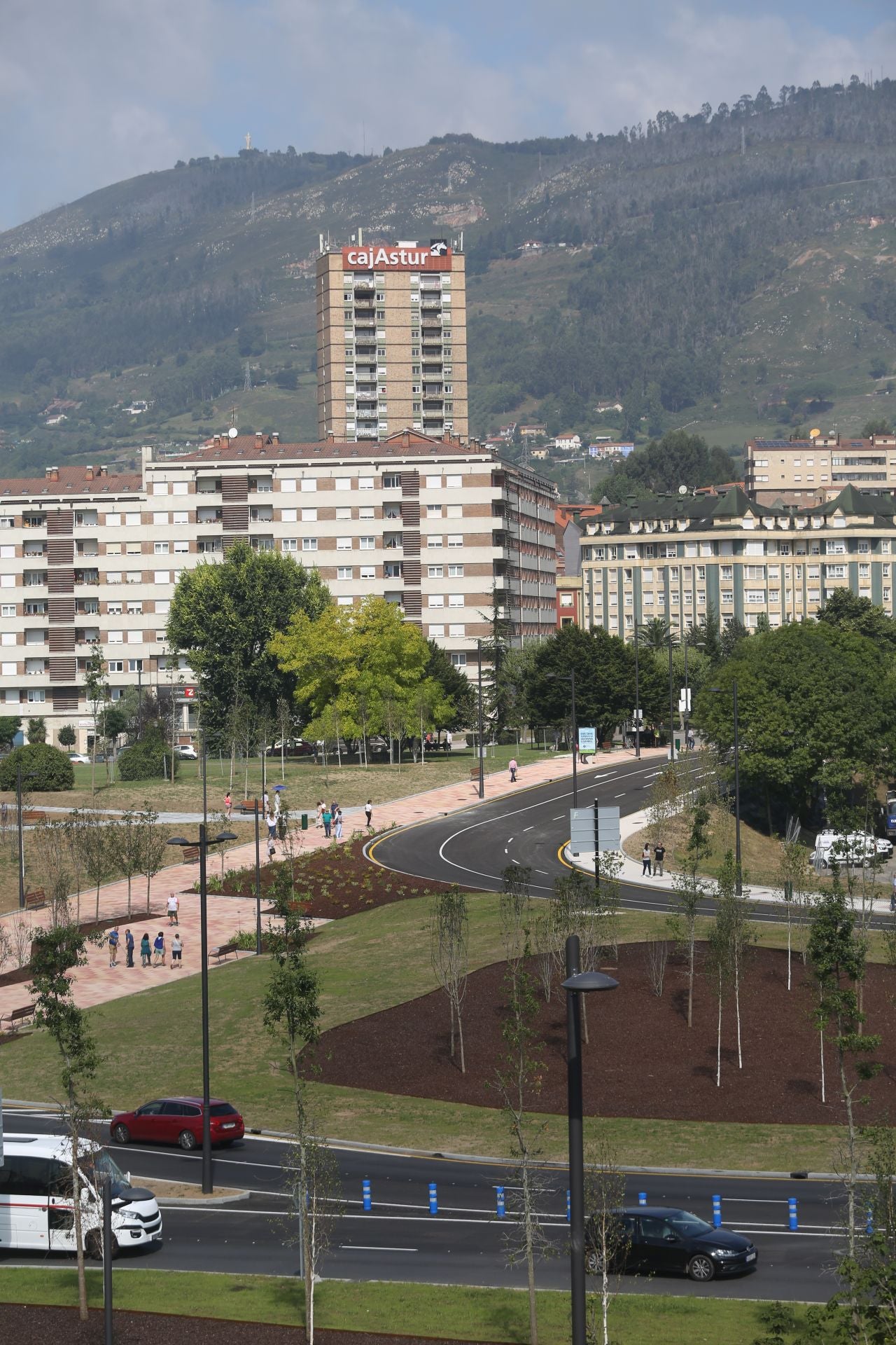 Oviedo estrena la rotonda de Santullano