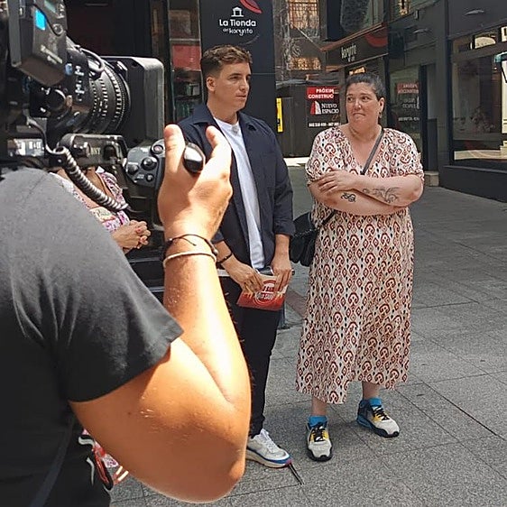 Xuso Jones graba en Gijón su programa 'Lo sabe, no lo sabe'