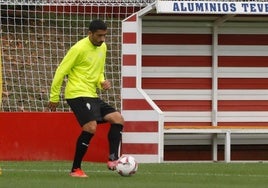 José Ángel Valdés 'Cote', durante el entrenamiento de esta mañana.