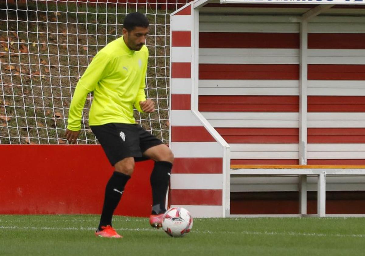 José Ángel Valdés 'Cote', durante el entrenamiento de esta mañana.