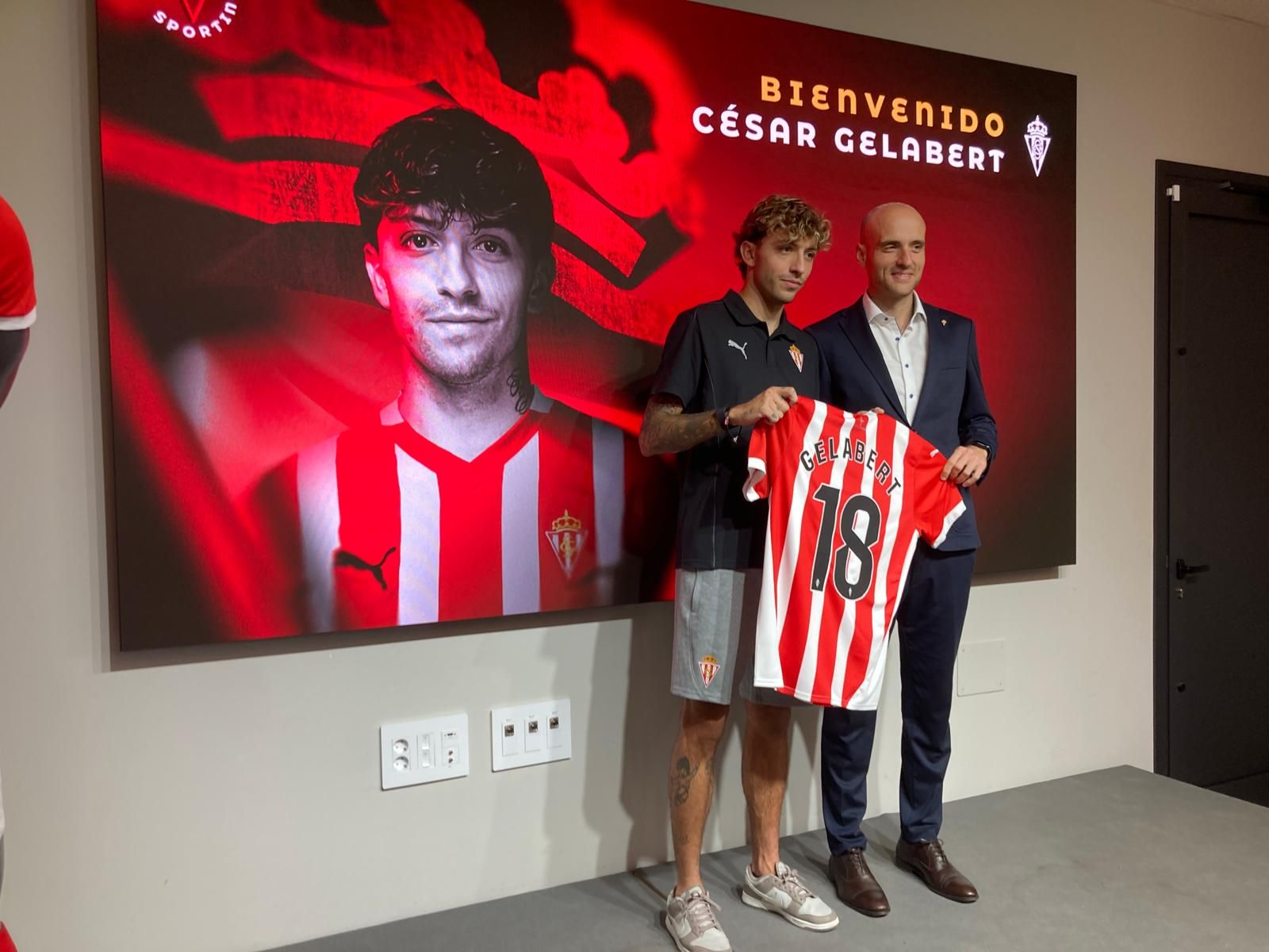 César Gelabert y David Guerra, esta mañana, en la presentación del jugador.