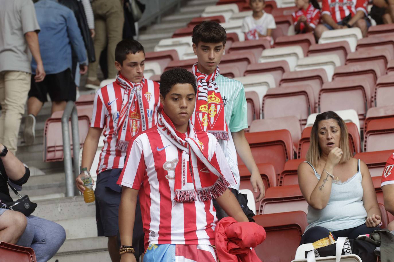 ¿Estuviste en El Molinón en el Sporting - Eldense? ¡Búscate!