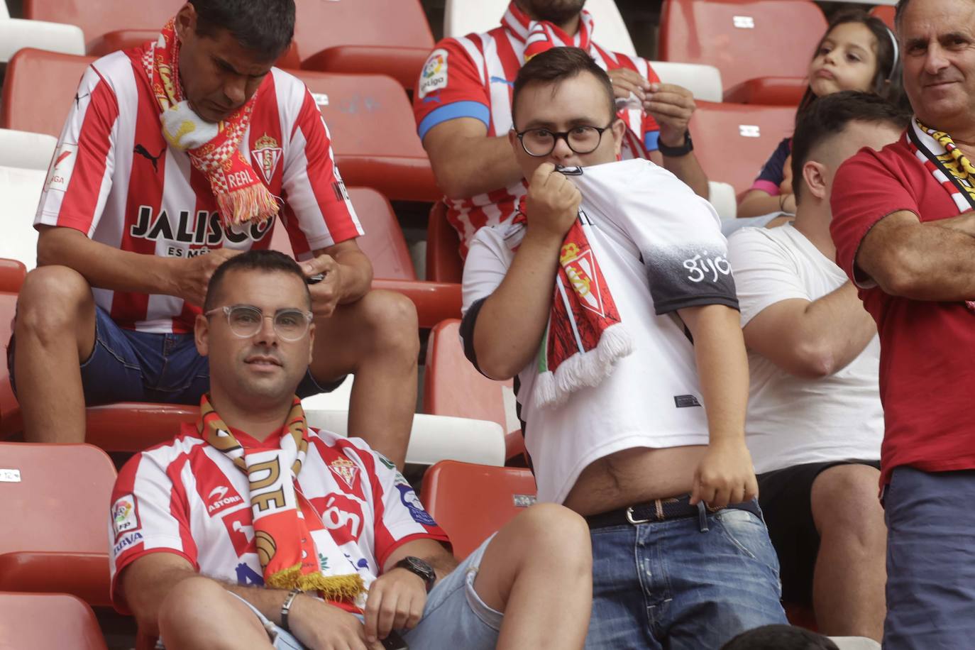 ¿Estuviste en El Molinón en el Sporting - Eldense? ¡Búscate!